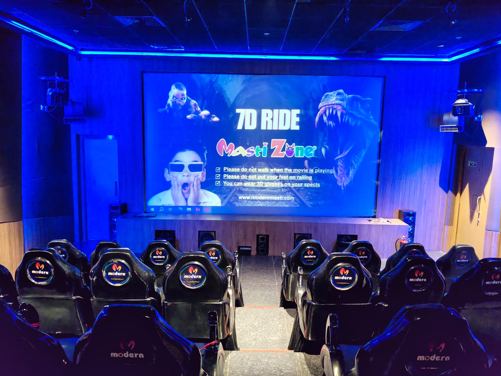 ⁠32 seats theater 